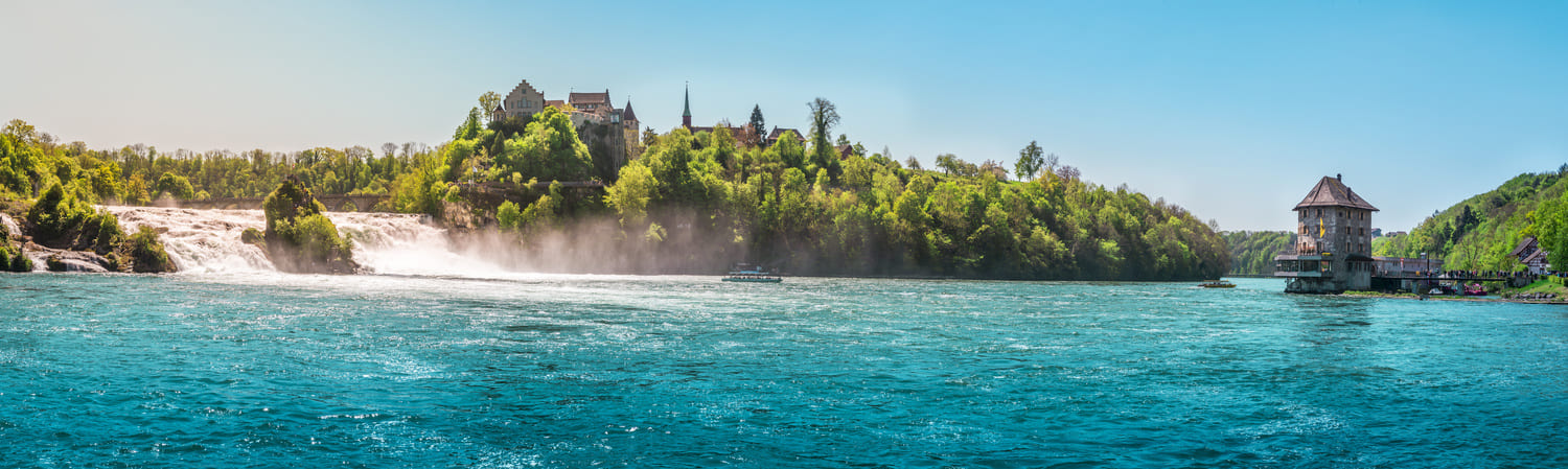 Imagen panorámica de las cataratas del Rin con el castillo de Laufen y el castillo de Wörth