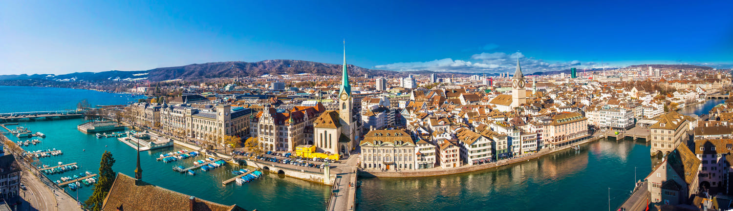 Panorama dal Grossmünster nel centro storico di Zurigo