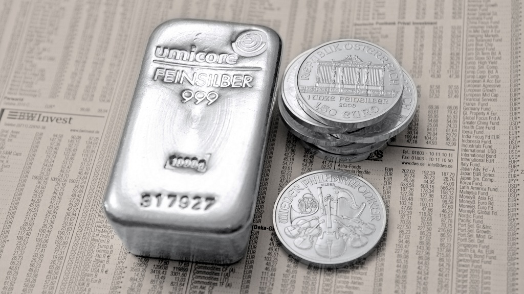 Un lingote de plata y una moneda de la Filarmónica de Viena